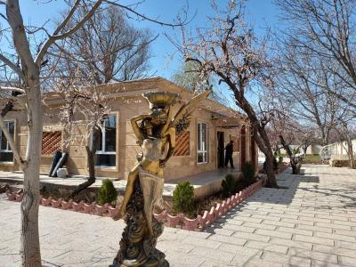 با ویلا کرج-باغ ویلا 1350 متری بازسازی شده در شهریار