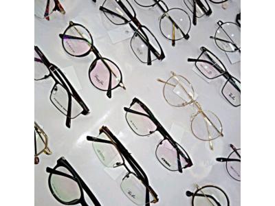 شیشه های دست ساز-جزیرهٔ عینک اصفهان؛ مرکز ساخت، فروش، تعمیر و خدمات فوری عینک در اصفهان