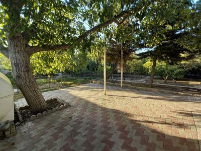 باغ ویلا سنددار در شهریار-2200 متر باغ ویلا با موقعیت عالی در شهریار