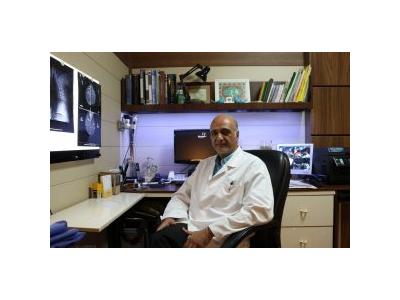 در ساختمان- دکتر علیرضا رمضان زاده متخصص رادیولوژی و سونوگرافی
