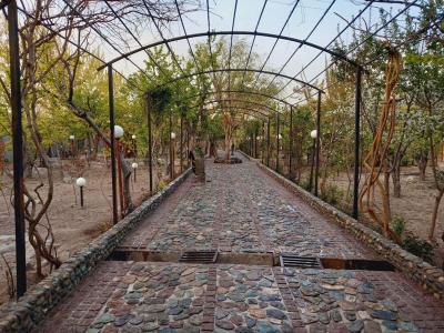 در ورودی باغ-2350 متر باغ ویلای زیبا با سندتکبرگ شهریار