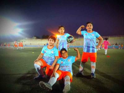 کودکان و بزرگسالان-بهترین مدرسه فوتبال مشهد