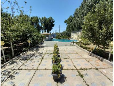 خرید باغ ویلا در محمدشهر-باغ ویلای 1000 متری استخردار در محمدشهر