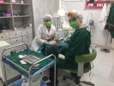 طرح لبخند در اسلامشهر-دکتر بهارک دلنواز دندانپزشک و متخصص بیماری‌های لثه  در اسلامشهر